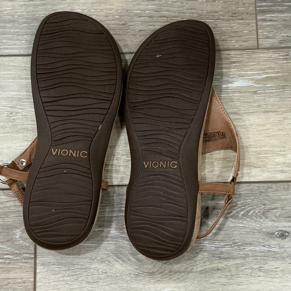 Vionic Women's Tan Leather Sandals - Picture 2 of 3